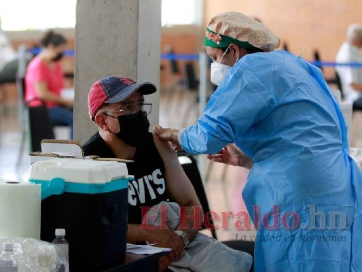 Alcaldes hondureños cotizan vacunas anticovid