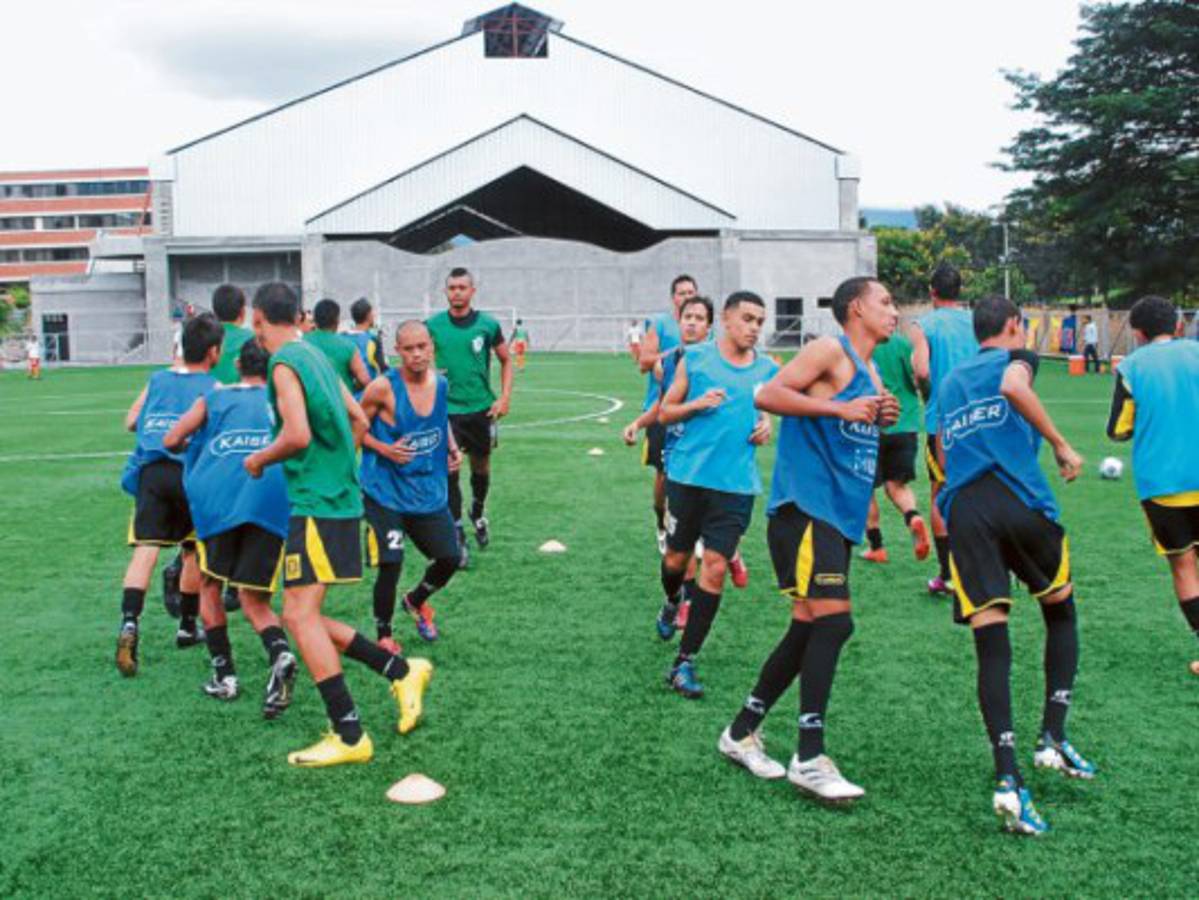 Hispano busca la final del Apertura