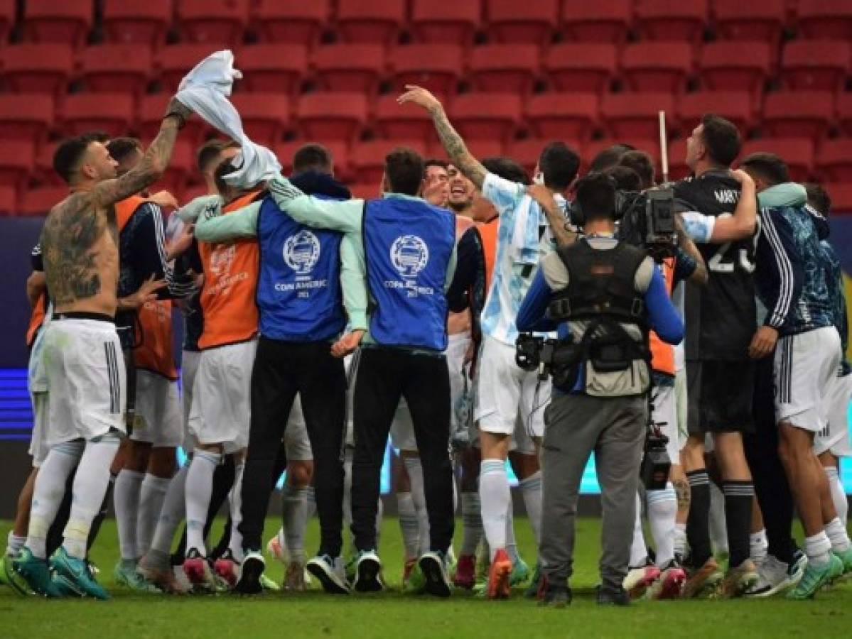 Argentina vence por penales a Colombia y clasifica a la final de la Copa América  