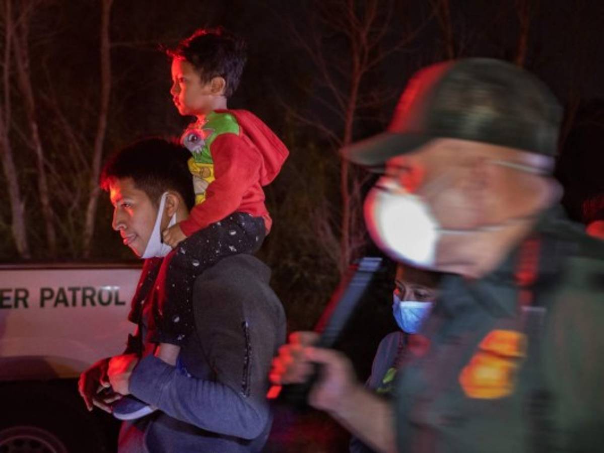 EEUU va a comenzar a reunir a familias migrantes separadas durante gobierno de Trump