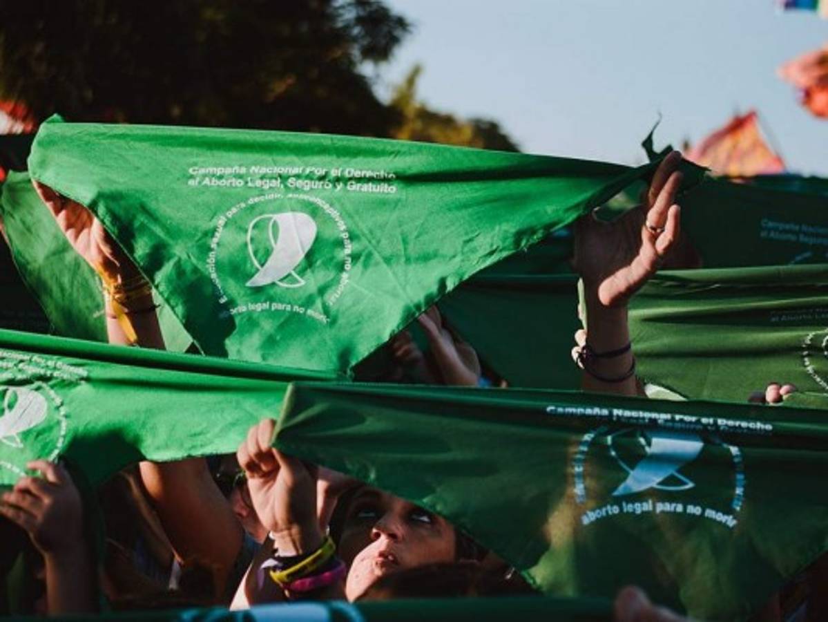 Salvadoreñas piden la despenalización del aborto en el Día de la Mujer