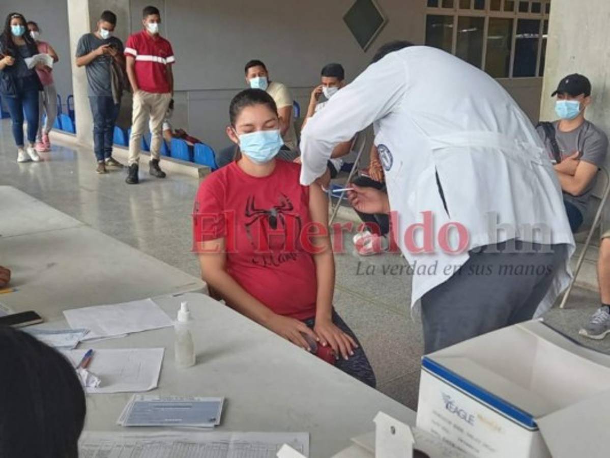 ¿En que lugares de la capital están vacunando este lunes 6 de septiembre?