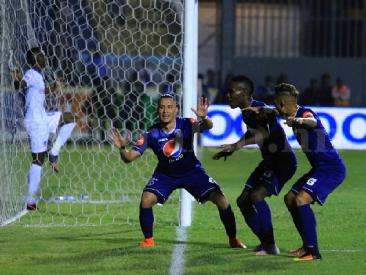 Motagua logró hacer 36 goles hasta la fecha en 23 partidos jugados. Este ante Olimpia de Andino con el reto de maniquí.