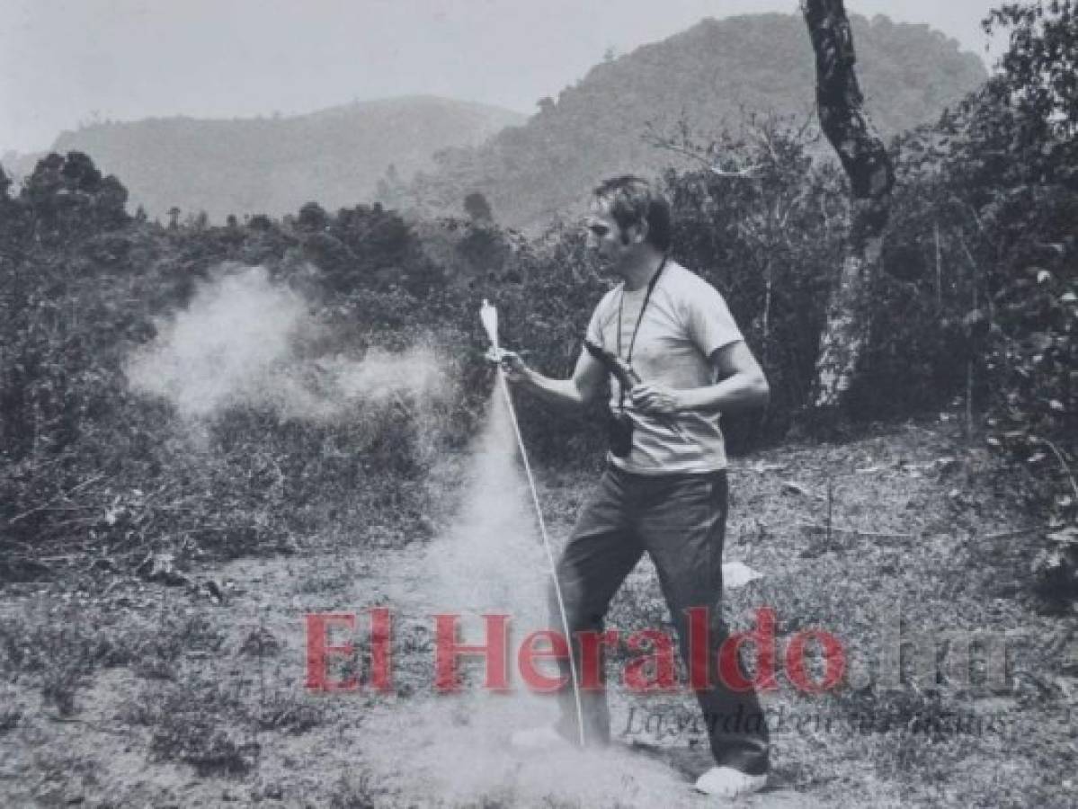 En su época de galán de cine, trabajando en un corto en una de las montañas de Honduras. Foto: Cortesía/El Heraldo