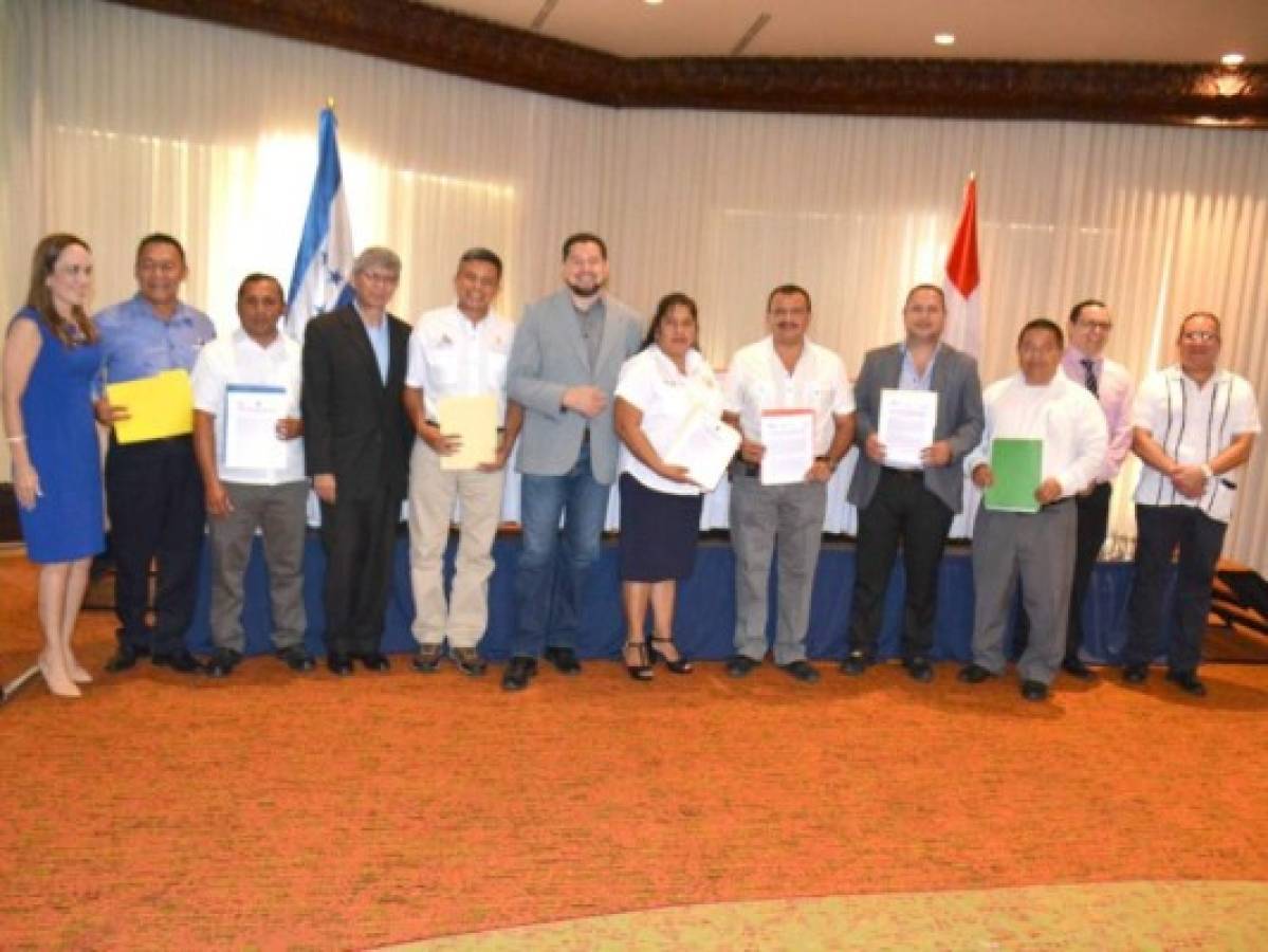 Firman convenio para generar empleos e ingresos en el Golfo de Fonseca