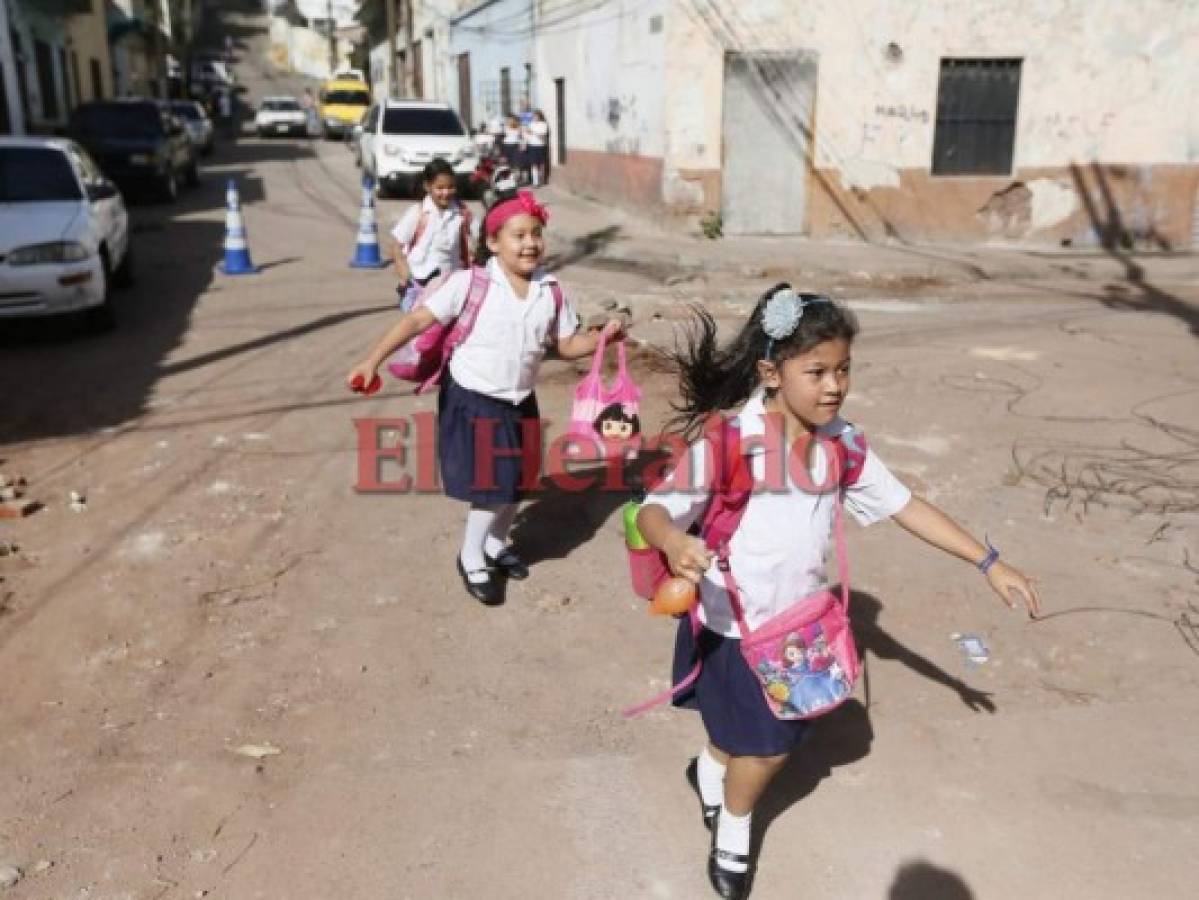 Evacuan a estudiantes de la escuela Valle y Cabañas del barrio El Guanacaste