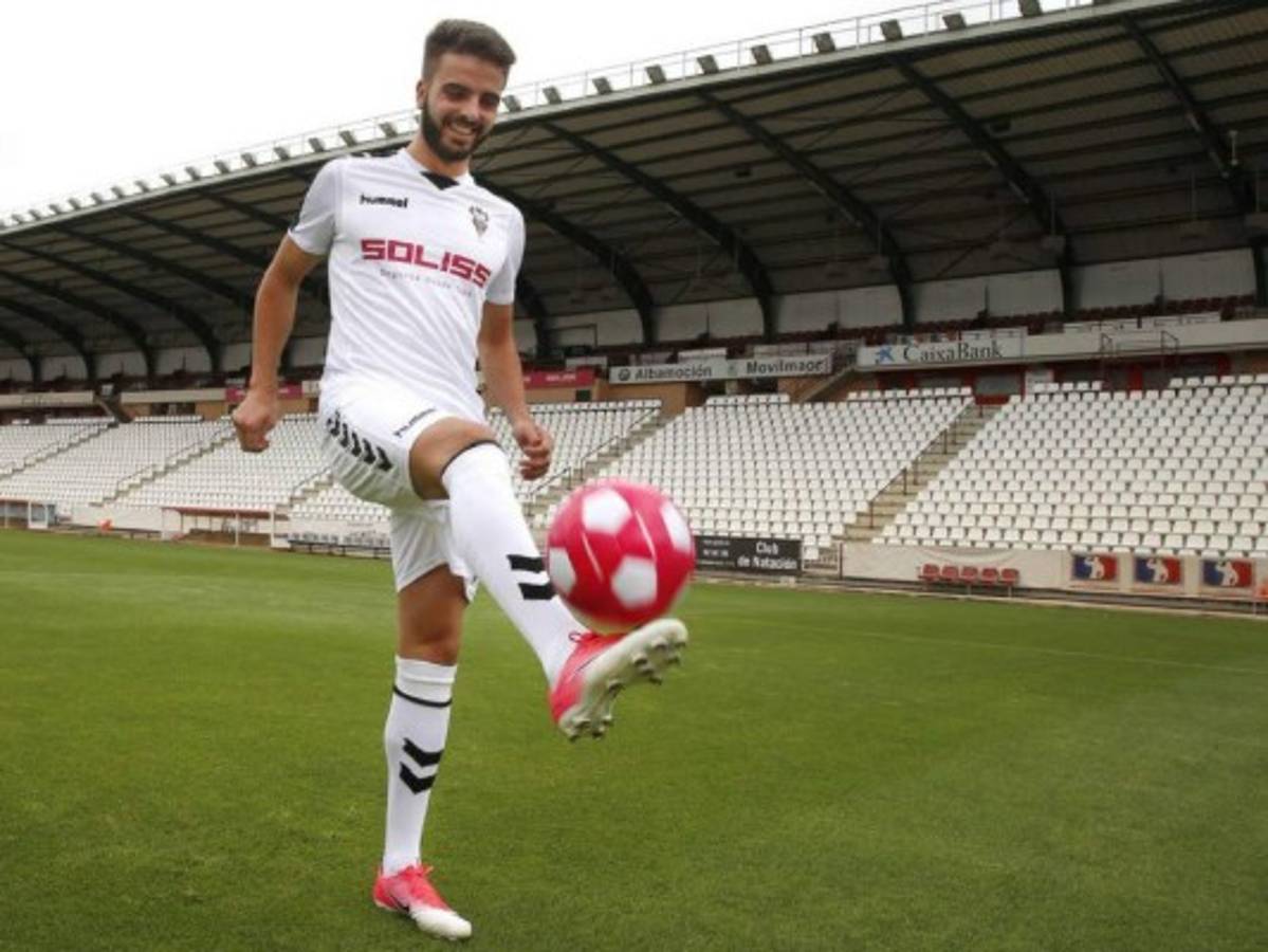 Jugador Pelayo en condición muy reservada tras caer de un tercer piso 