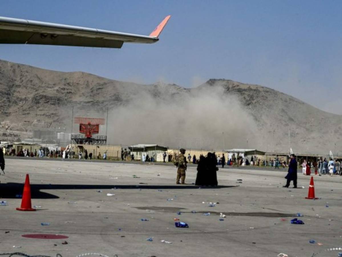 Soldados de EE UU matan a dos hombres armados en aeropuerto de Kabul