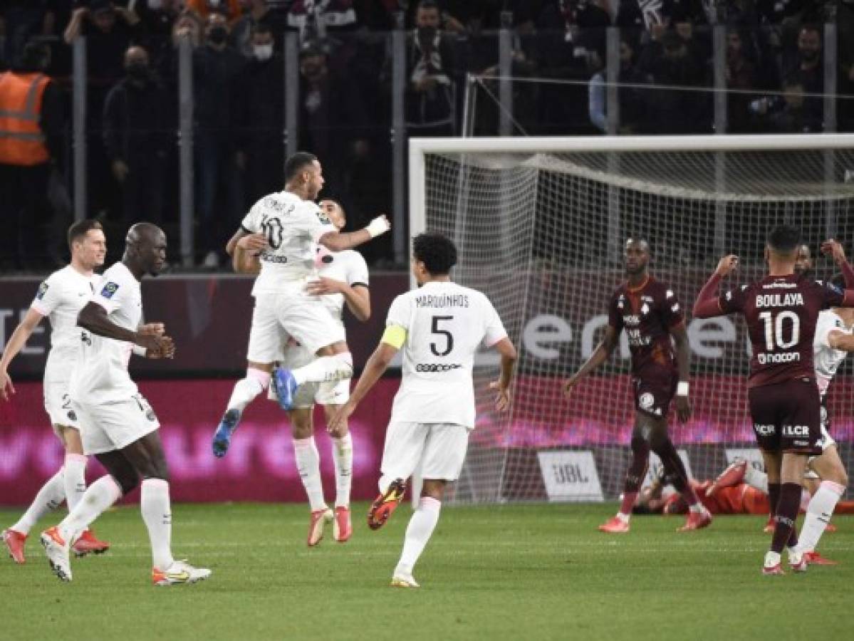 Sin Messi, PSG derrota 2-0 al FC Metz con doblete de Hakimi