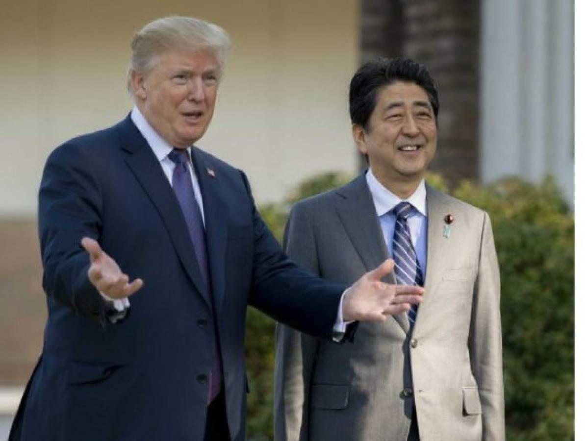A su llegada a Japón, Trump lanza una advertencia a Corea del Norte
