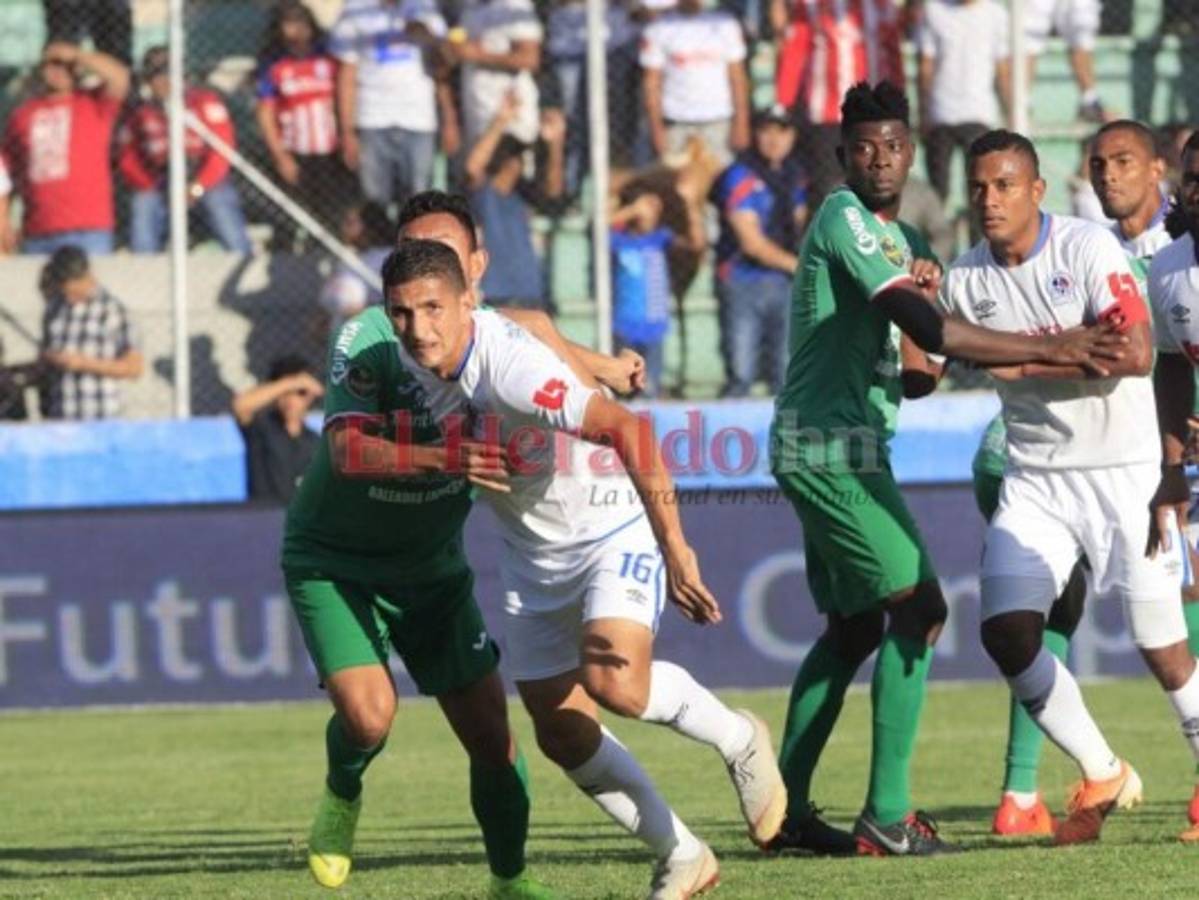 Jerry Bengtson anotó de penal el primer gol de Olimpia ante Marathón