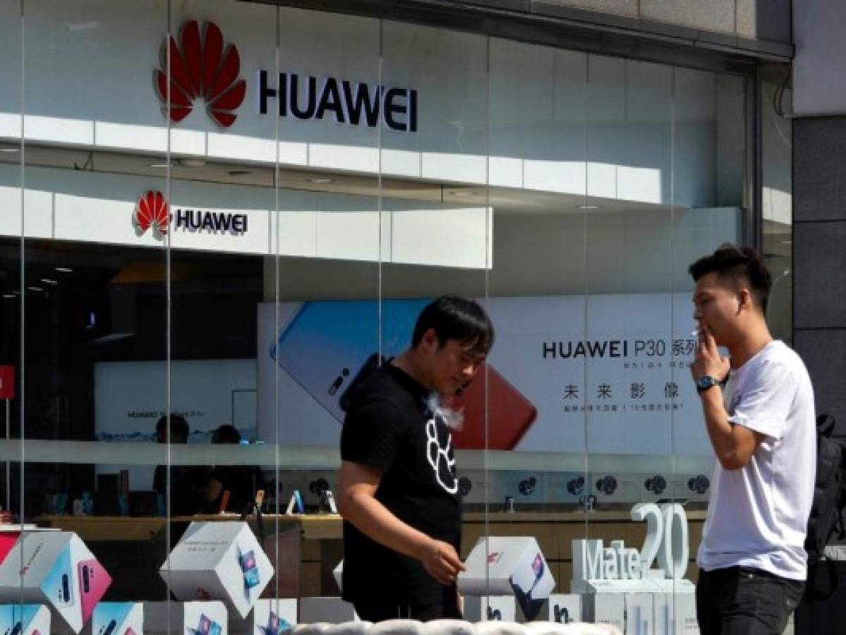 Las ventas de teléfonos Huawei se hunden fuera de China por la presión de Estados Unidos