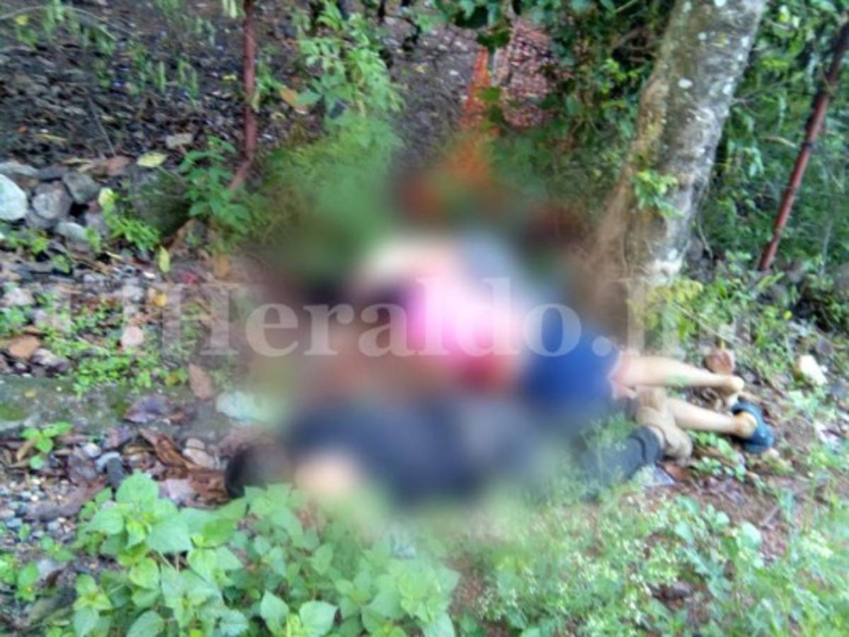 Así quedaron los cuerpos de la madre y sus dos hijos en la colonia Brasilia del sector El Lolo de la capital de Honduras. (Fotos: Mario Urrutia / Álex Pérez / EL HERALDO Honduras)