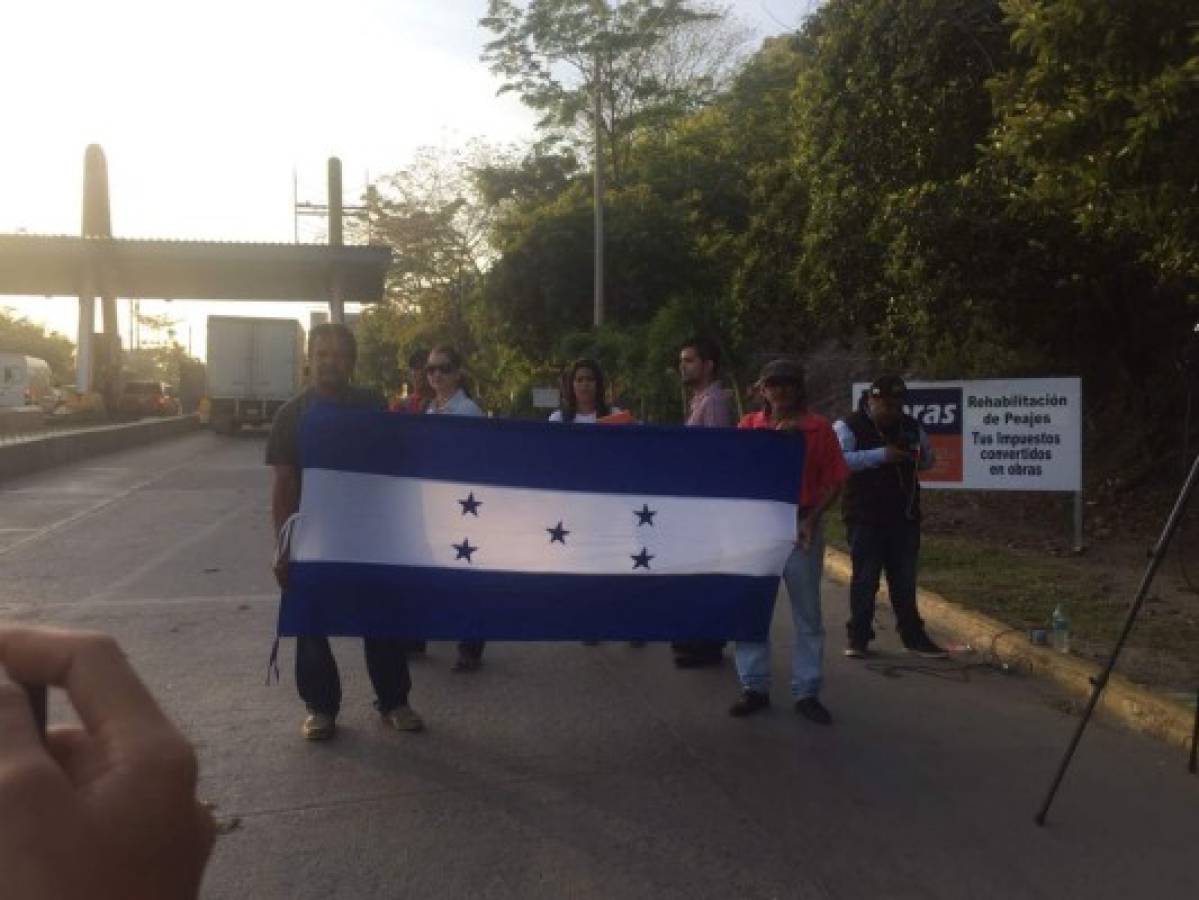 Realizan tomas de peajes en diferentes ejes carreteros de Honduras
