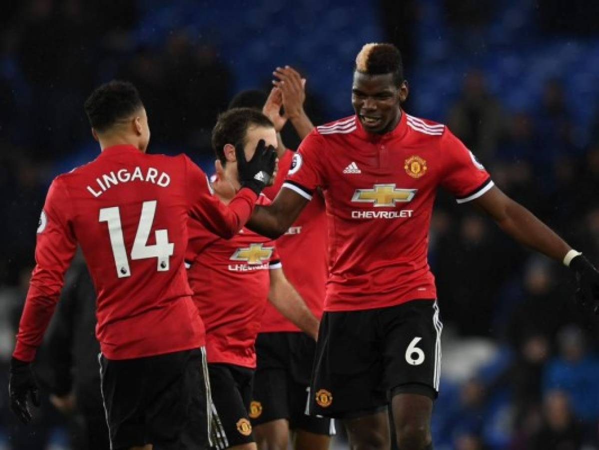 Manchester United se reencuentra con la victoria ante Everton (2-0), Liverpool gana in extremis