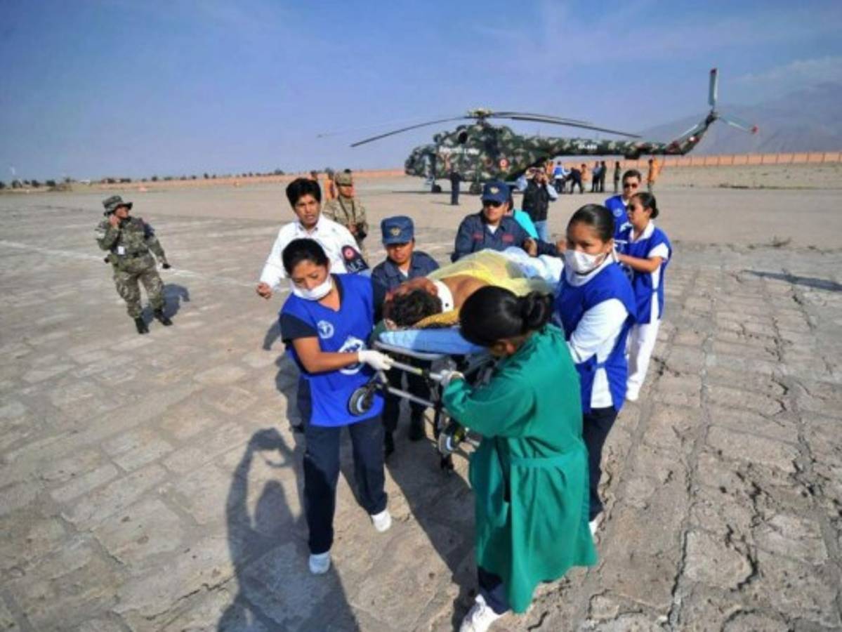 Sube a 44 cifra de muertos en accidente de autobús en Perú