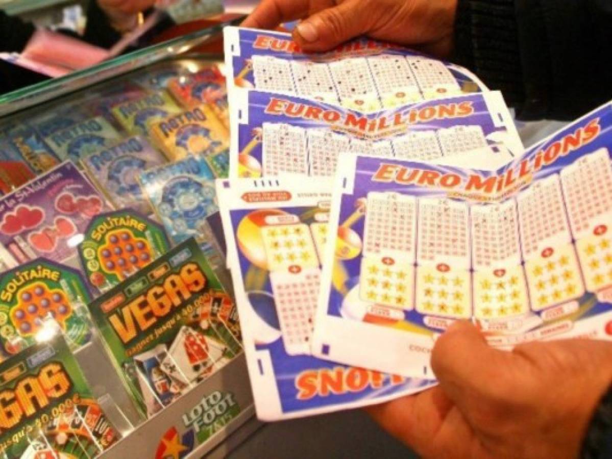 Mendigos ganan 50,000 euros en la lotería con boleto que les regalaron