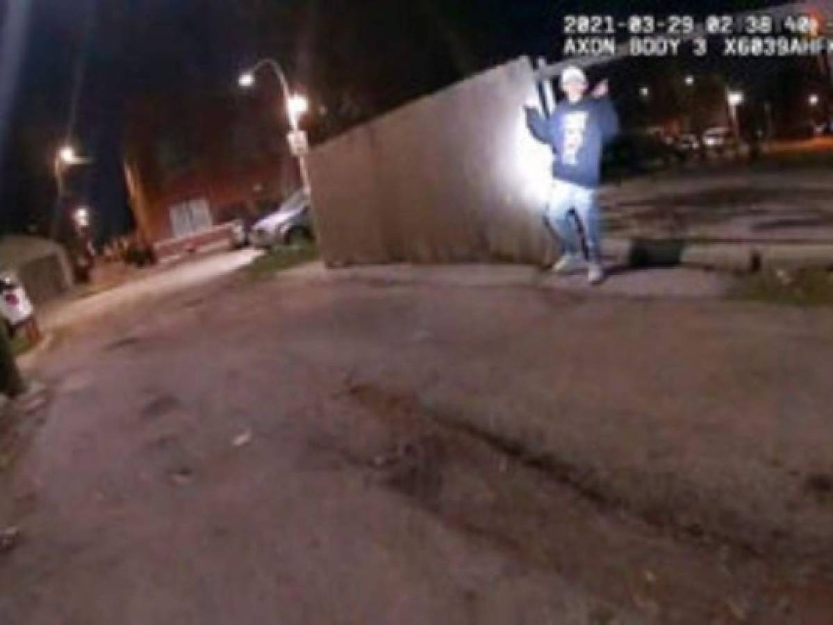 Piden acusar a policía que mató a niño hispano en Chicago  
