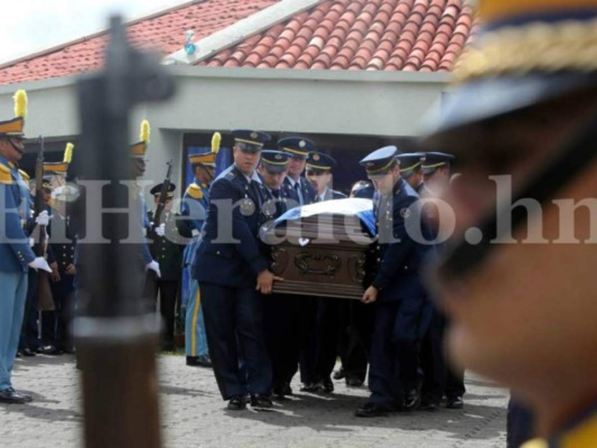 Dictamen revelará que sucedió con el avión militar Let 410 donde falleció el capitán Flores