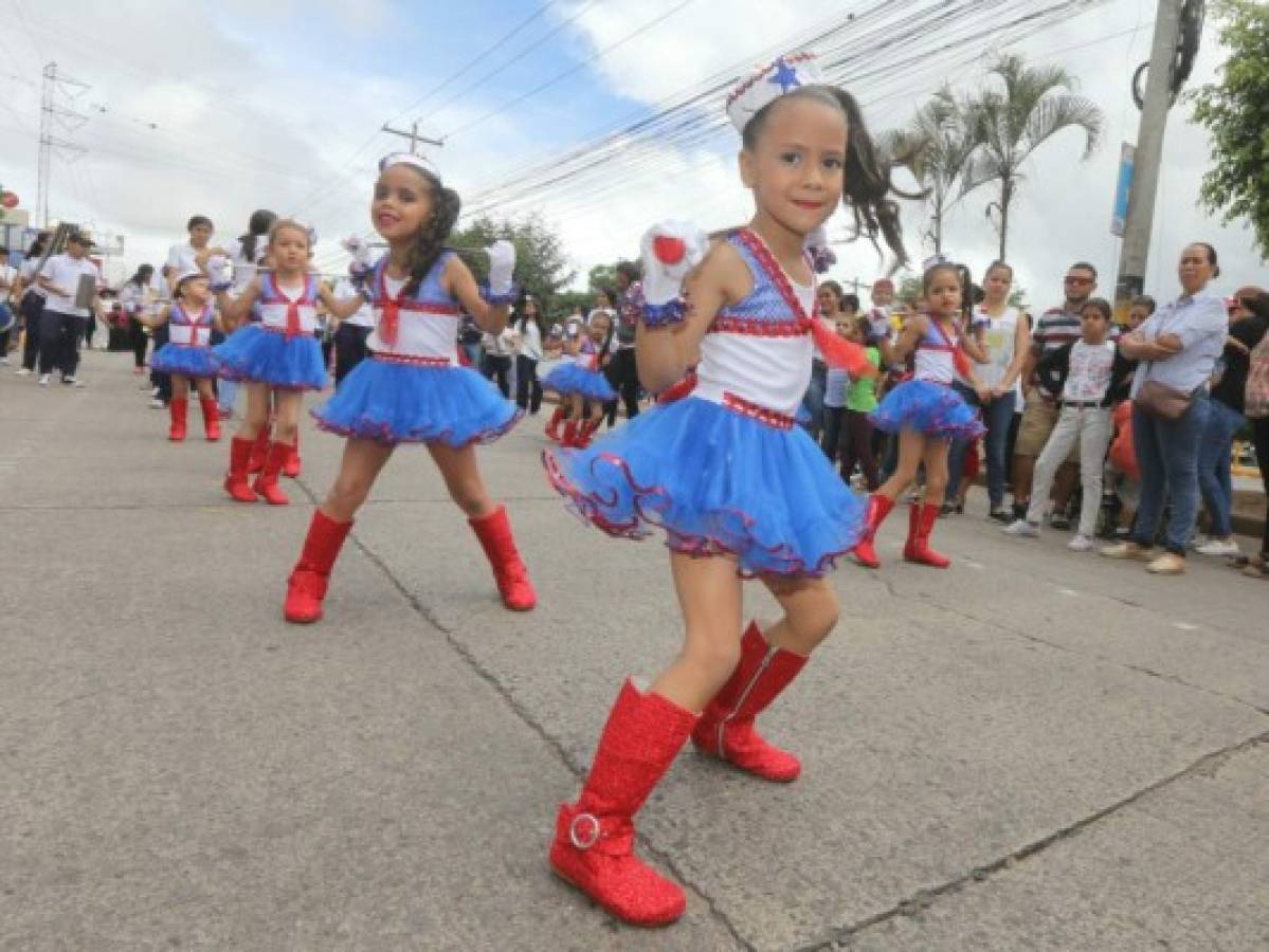 Pequeños resaltan los valores cívicos en desfile en la capital de Honduras