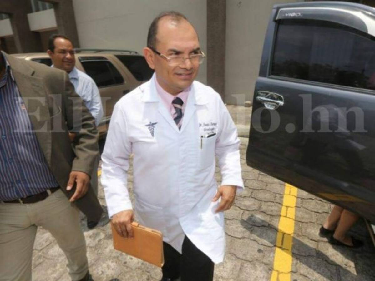 Dennis Chirinos interpone querella contra coordinadora de junta directiva del Hospital Escuela