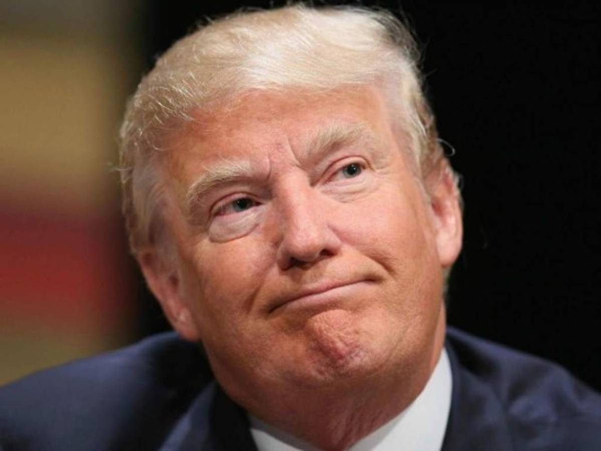 'Si yo pensara que él es un racista o un 'alt-right' (como se denomina a la extrema derecha estadounidense), o el término que queramos utilizar, yo no habría pensado en contratarlo', comentó Trump.