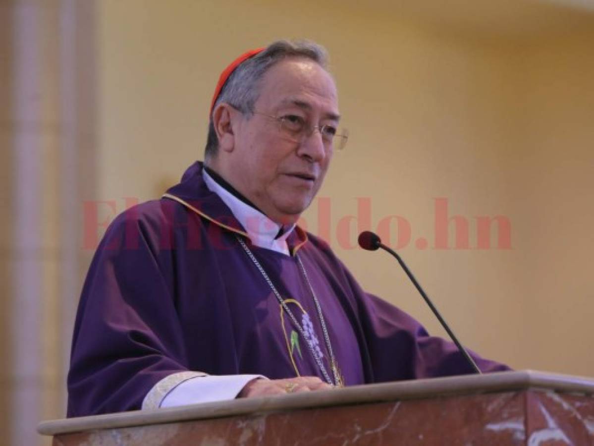 Cardenal Rodríguez polemiza durante homilía al referirse a las redes sociales