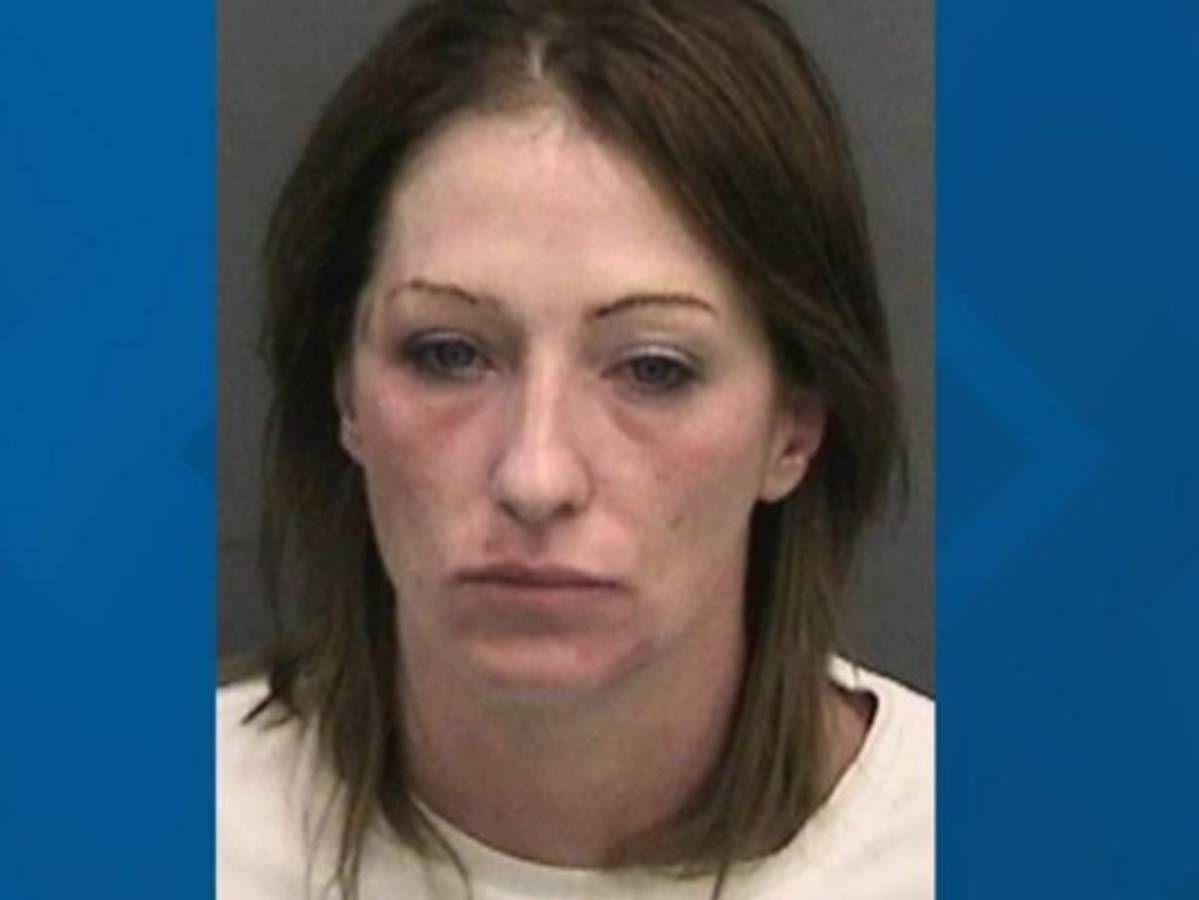 Hallan a mujer fabricando bomba casera en un supermercado en Florida