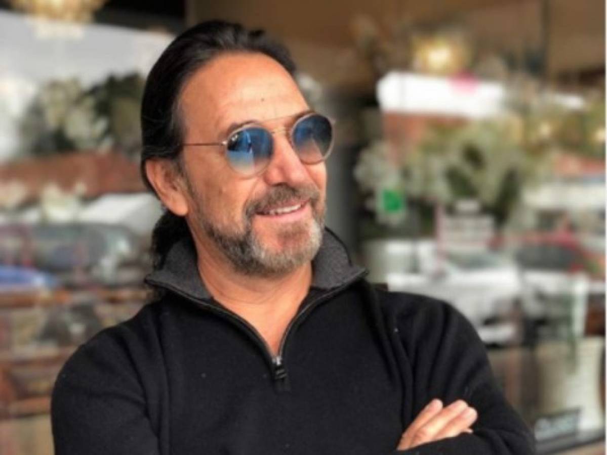 Marco Antonio Solís canta con sus hijas Marla y Alison