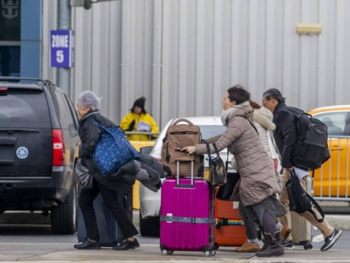 Salud tendrá en vigilancia a nueve extranjeros que llegaron al país