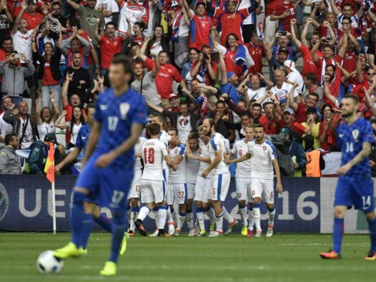 República Checa y los hinchas arruinan al final la fiesta croata (2-2)