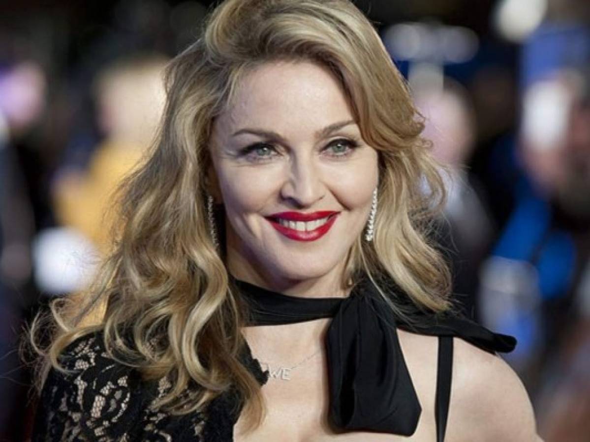 ¡Orgullosa! Madonna comparte video de su hijo modelando un vestido