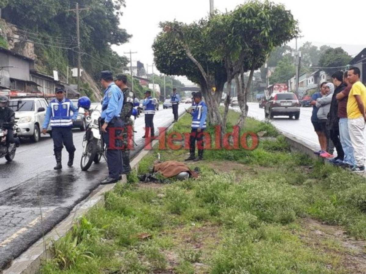 Hombre muere tras perder el control de su motocicleta en el bulevar Fuerzas Armadas