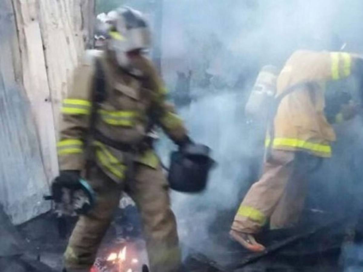 Niña muere calcinada en voraz incendio que consumió una vivienda en la aldea El Sursular