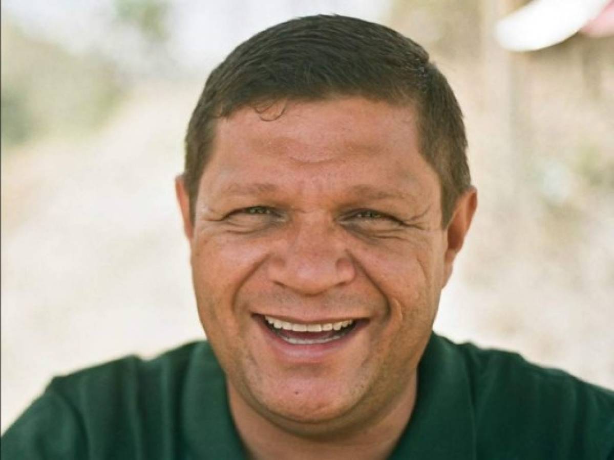 El hondureño del año: Jeony Ordóñez, el pastor que rescata a los niños del basurero para llevarlos a la universidad