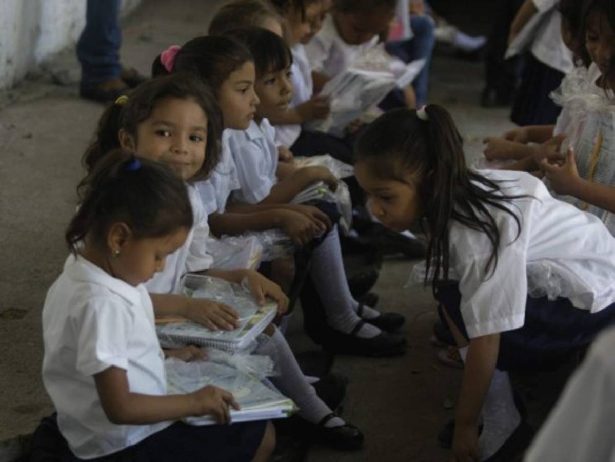 Alumnos de San Lorenzo dan cálida bienvenida a EL HERALDO