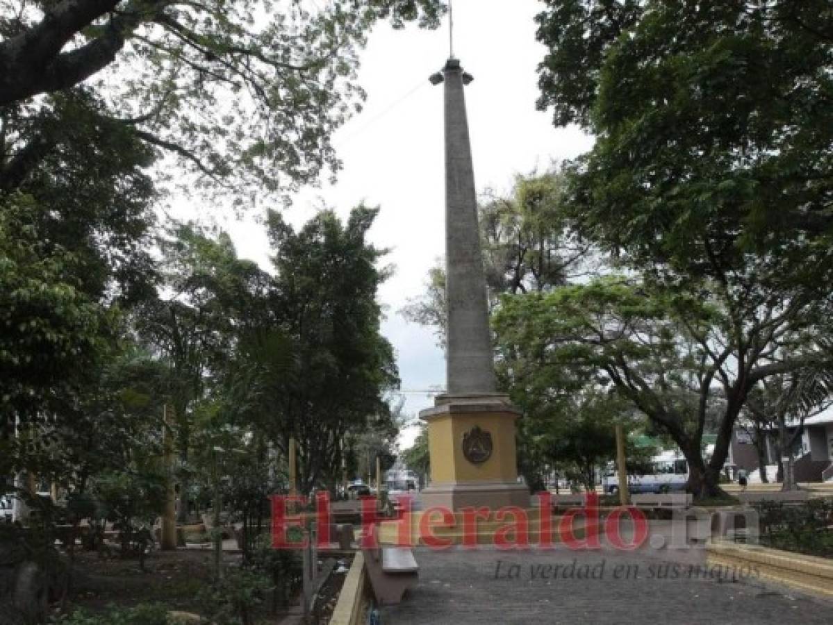 Monumento del primer centenario de independencia en El Obelisco. Foto: El Heraldo