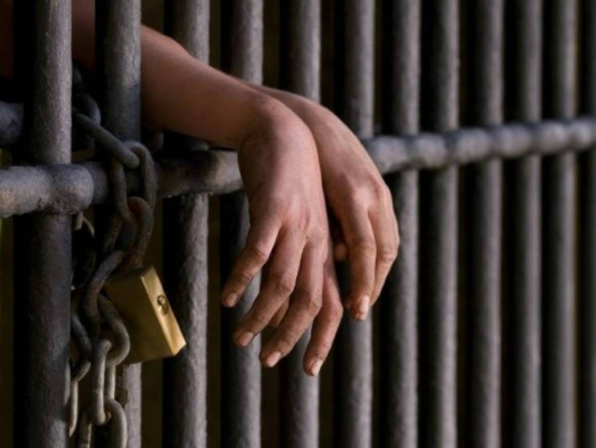 EEUU: custodios acusados de muerte por deshidratación de un preso