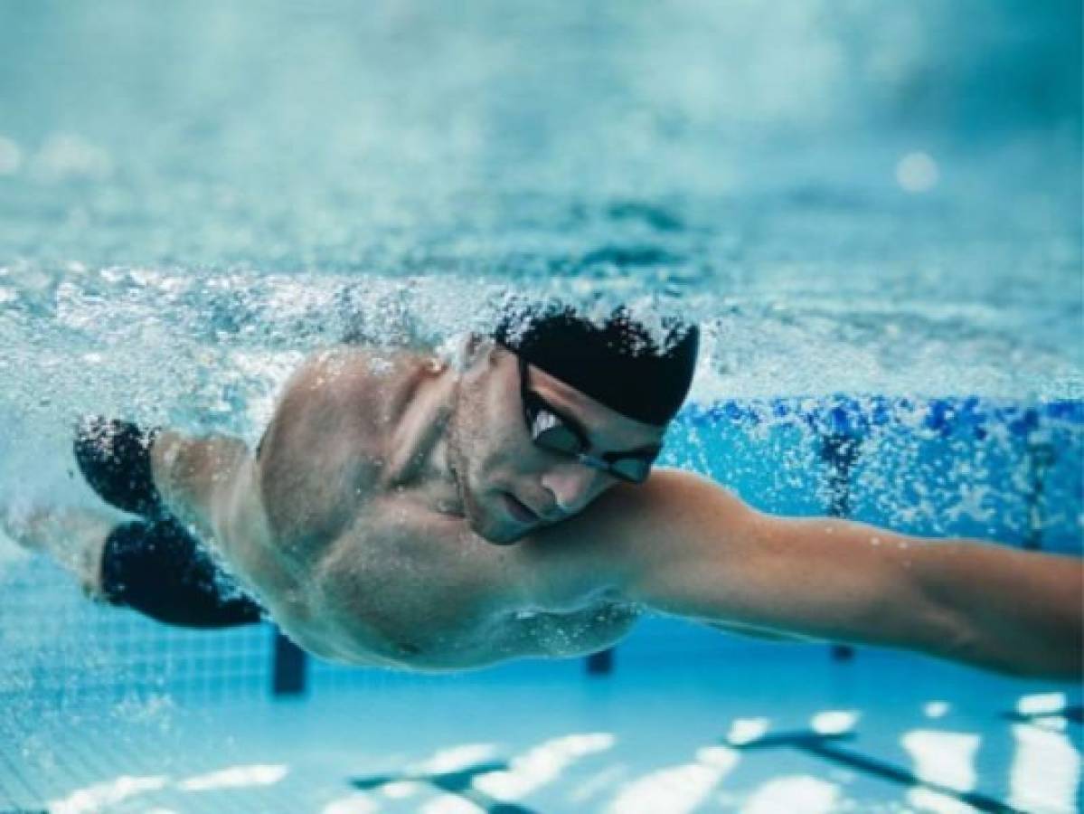 Con la natación se queman muchas calorías y se activan numerosos grupos musculares. Foto: Pixabay