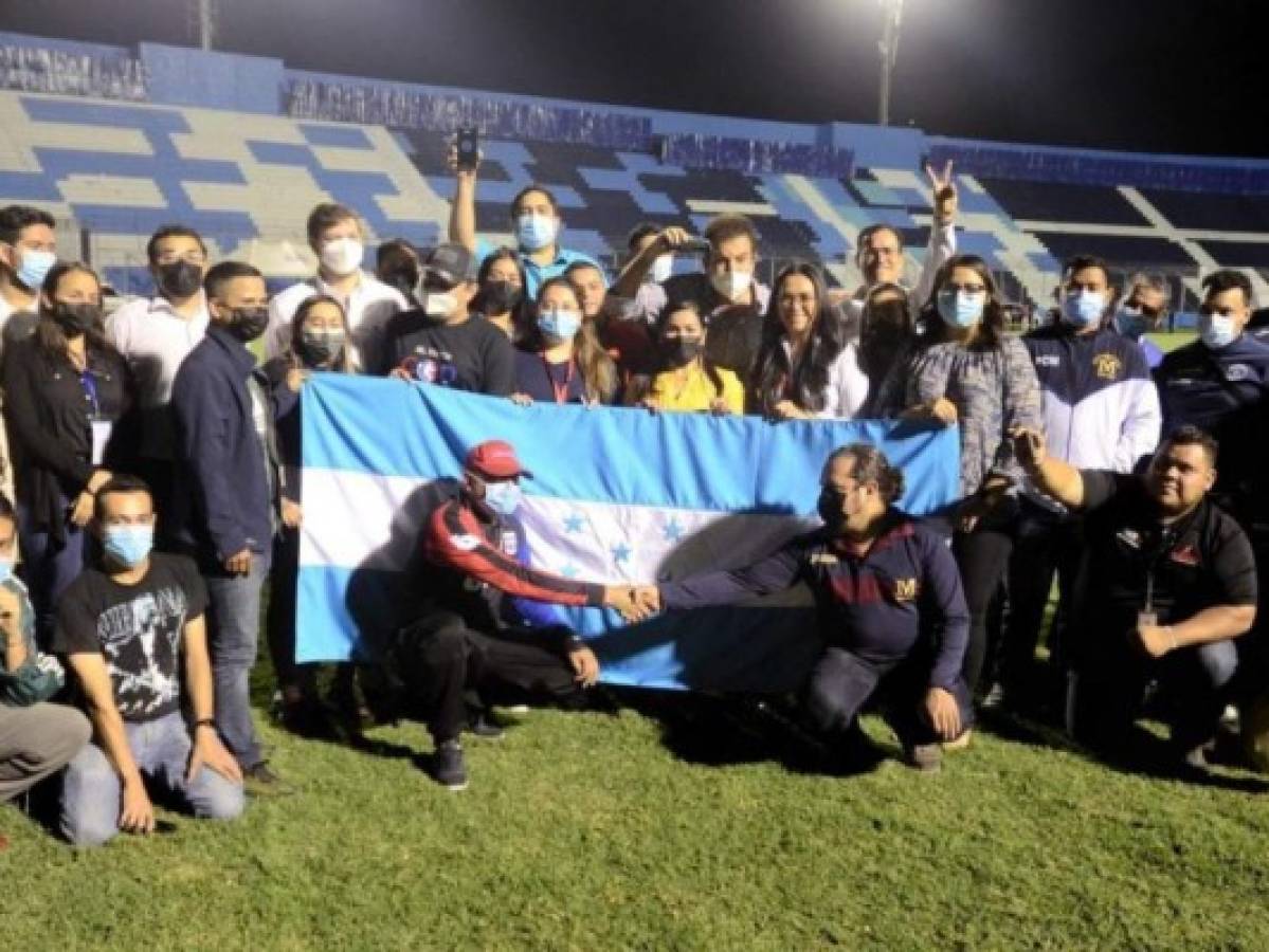 Barras de clubes grandes de Honduras firman acuerdo de paz ante gobierno electo de Xiomara Castro