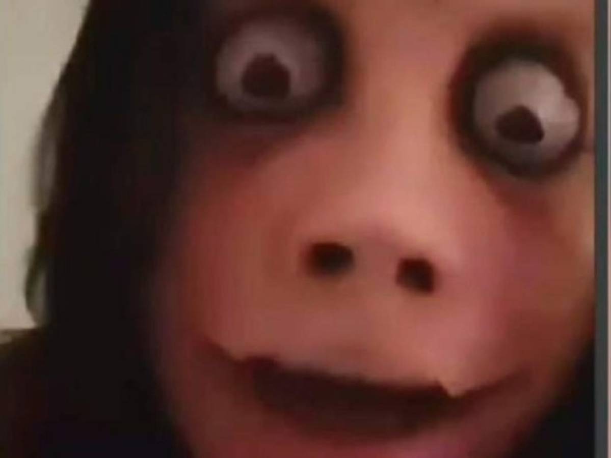 Mujer se transforma en Momo y aterroriza las redes sociales