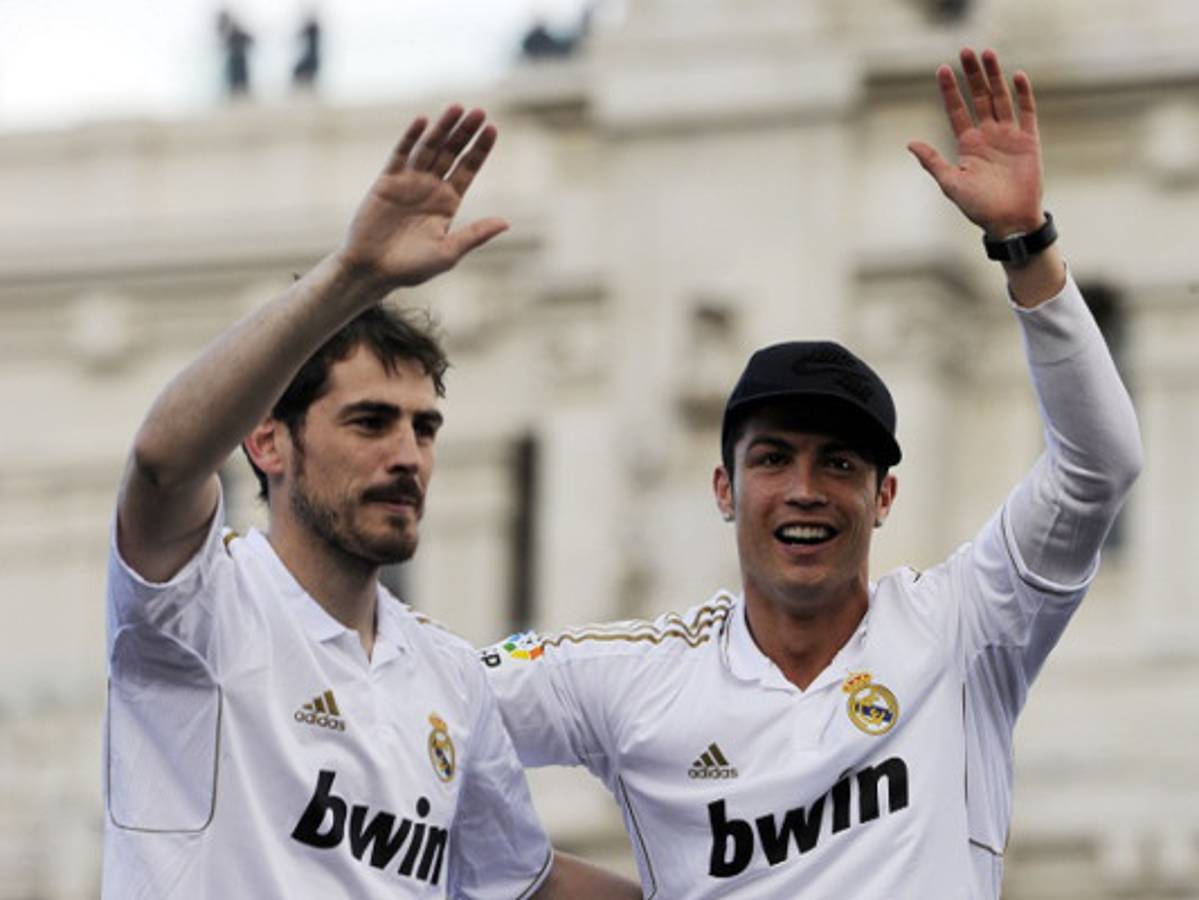 '¡Campeones, Campeones!'... Real Madrid festeja en Cibeles