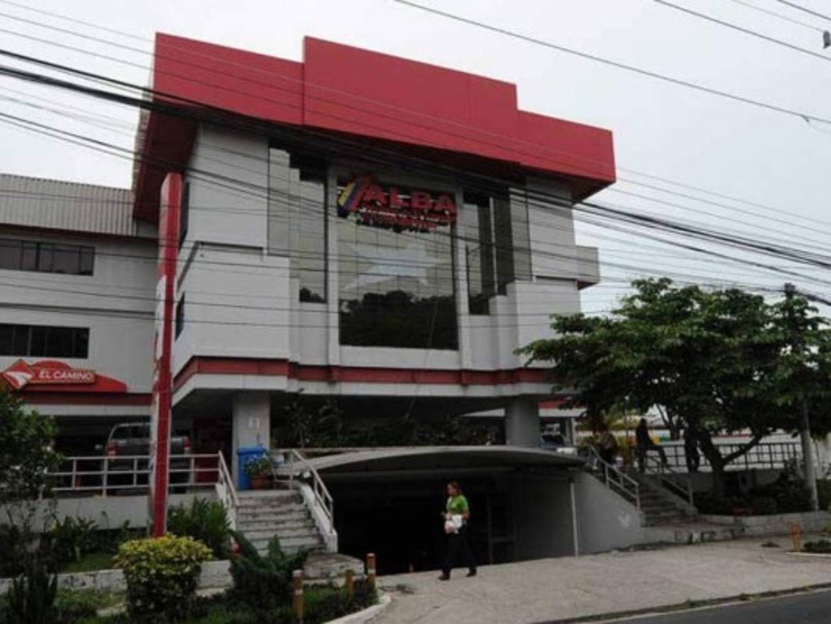 Ministerio Público de El Salvador allana empresas vinculadas al FMLN