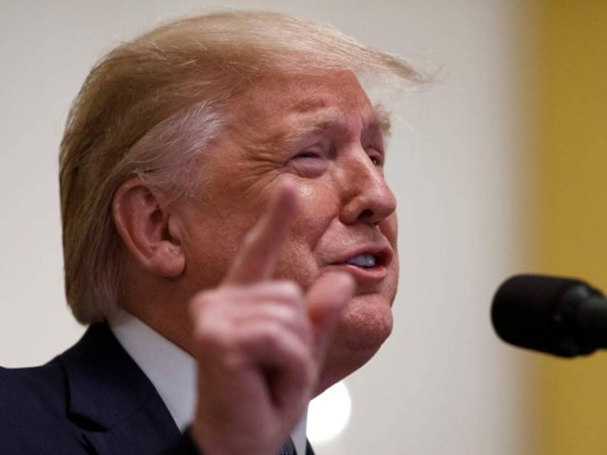 Trump dice que turcos y kurdos deben 'resolver la situación' tras retiro de EEUU de frontera siria