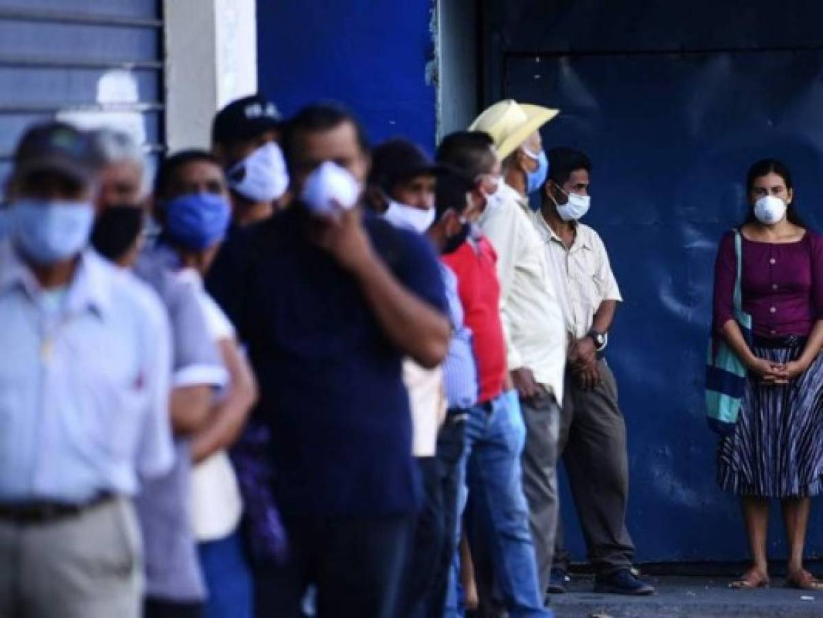 El Salvador registra casi 10,000 casos de covid-19 y Bukele pide precaución