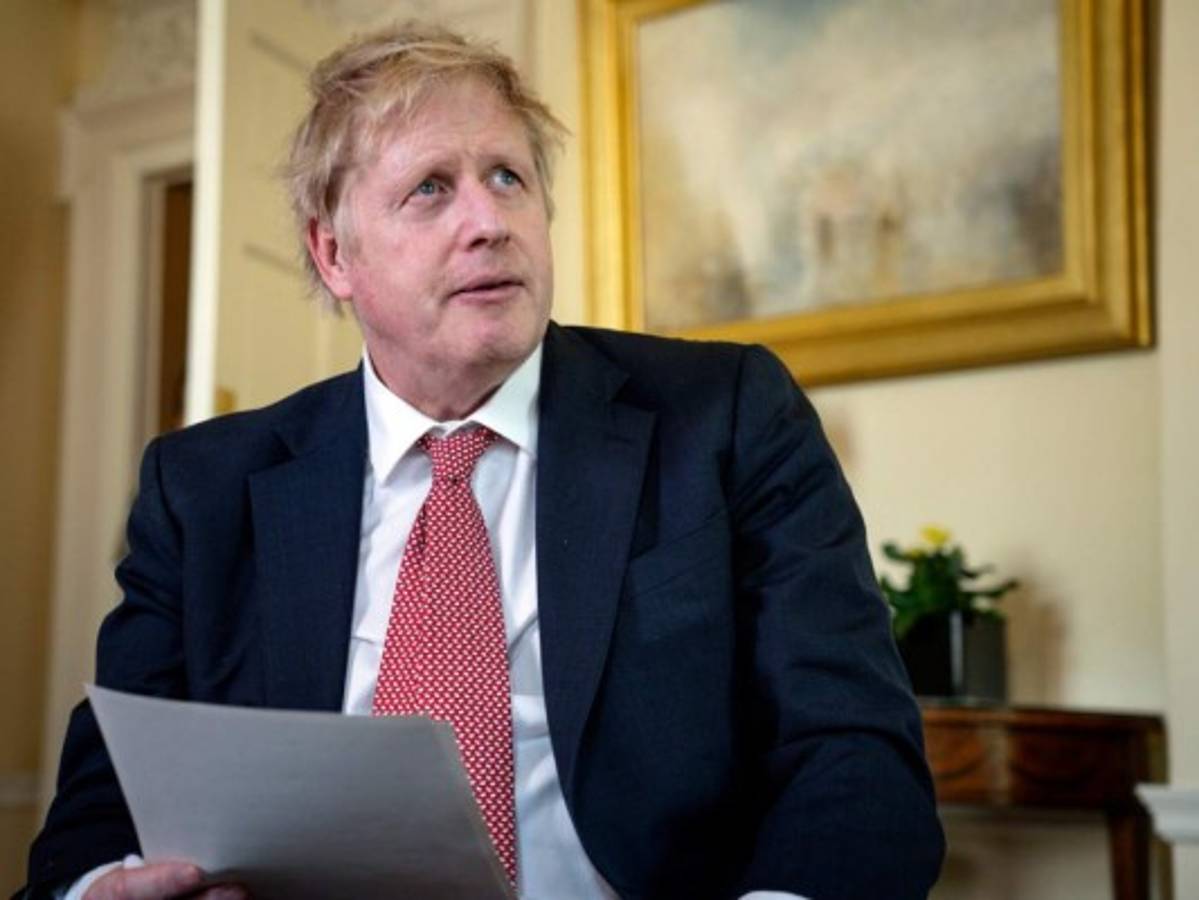 Johnson dice que 'le debe la vida' al servicio público de salud&nbsp;&nbsp;
