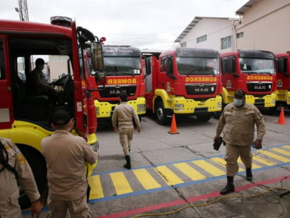Entregan nueva flota de vehículos contra incendios a los Bomberos