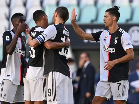 Juventus golea en el derbi y mete presión a la Lazio