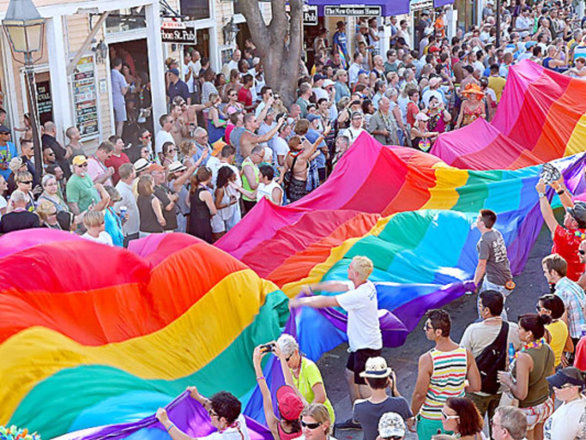 Sao Paulo monta fiesta con nuevo desfile del Orgullo Gay