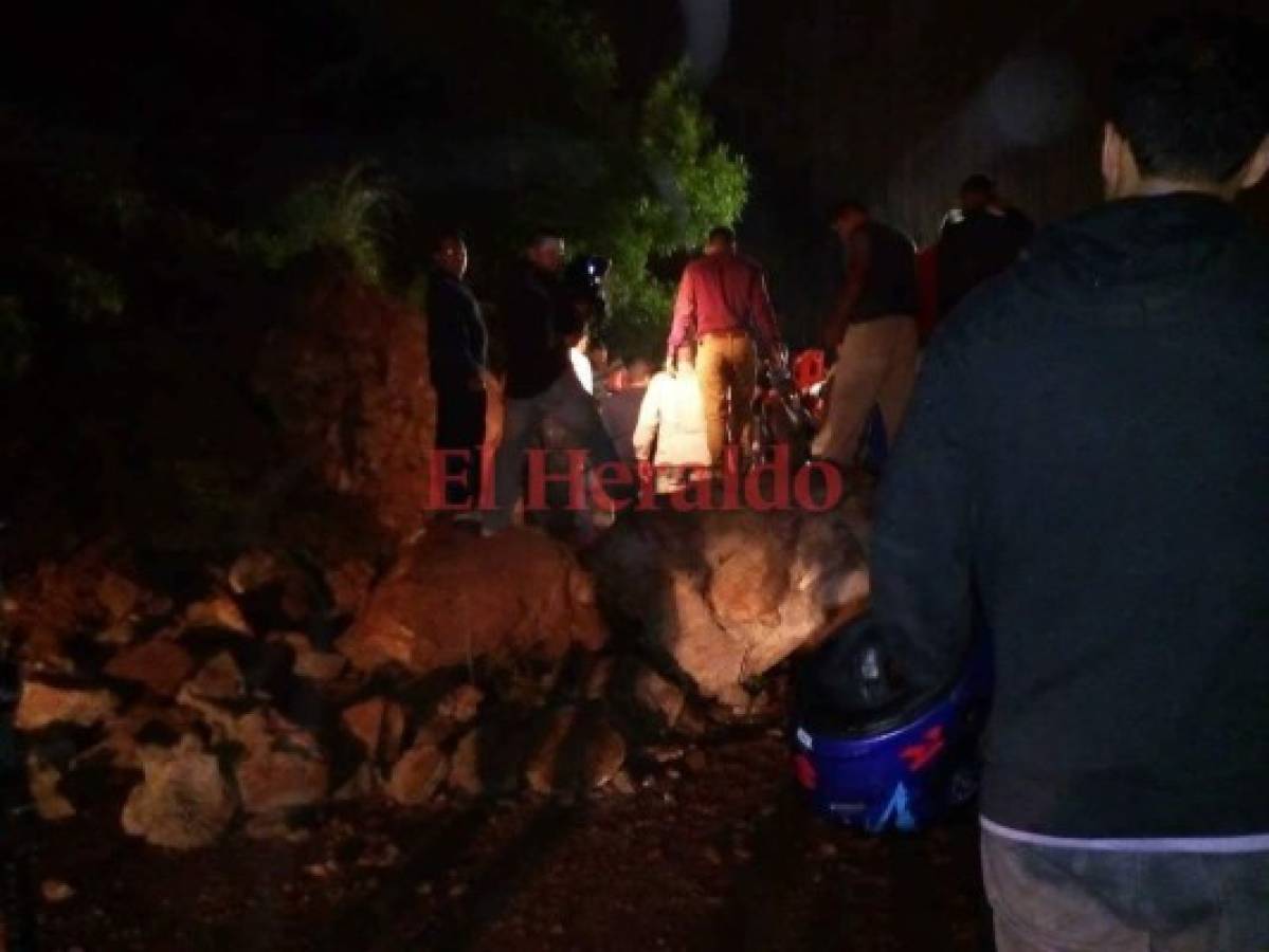 Derrumbe deja al menos dos muertos y varias personas soterradas en colonia Los Llanos de Tegucigalpa